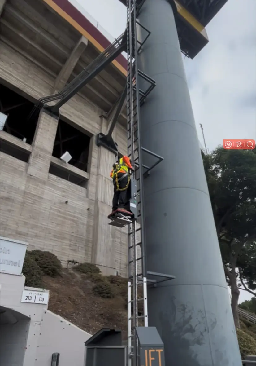 3S Tower climber for the Los Angeles Memorial Coliseum outdoor billboard maintenance solution (3).jpg