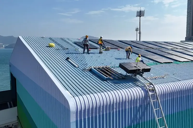 3S LIFT Ladder Hoist is used in photovoltaic installation on the roof of a factory in Hong Kong